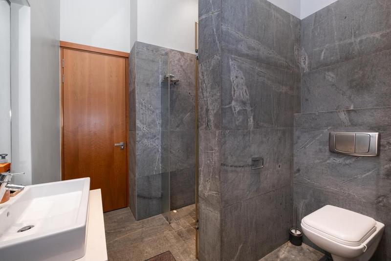 7 Bedroom Property for Sale in Bantry Bay Western Cape